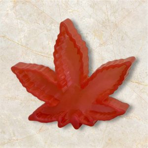 La feuille de chanvre rouge