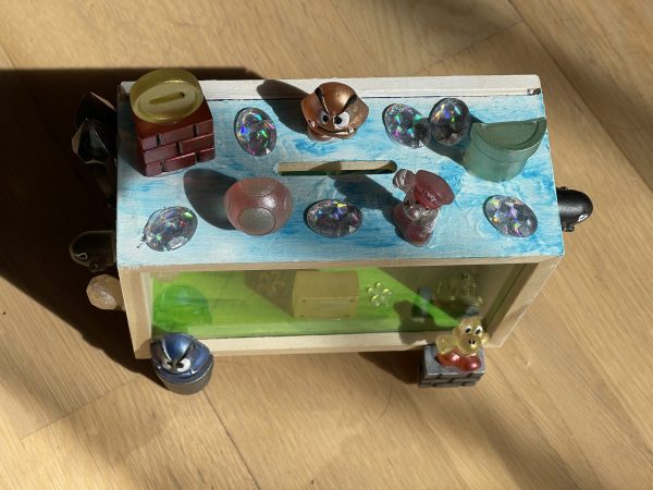Tirelire décorative - Univers d’un célèbre jeu vidéo 🎮 – Image 2